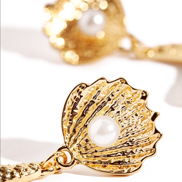 Gold Starfish Earrings - Picture 2 of 3